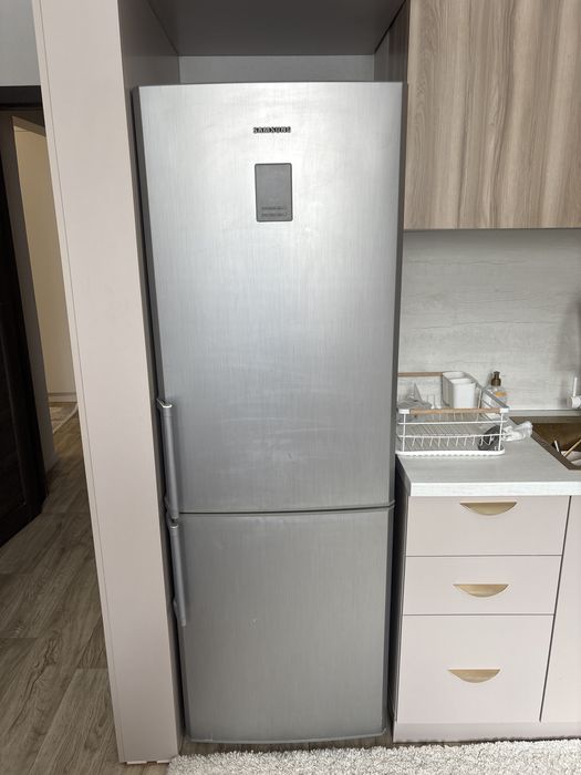 Холодильник Samsung