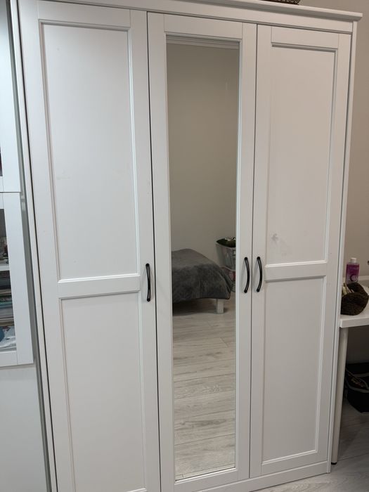 Шкаф для одежды фирма Ikea