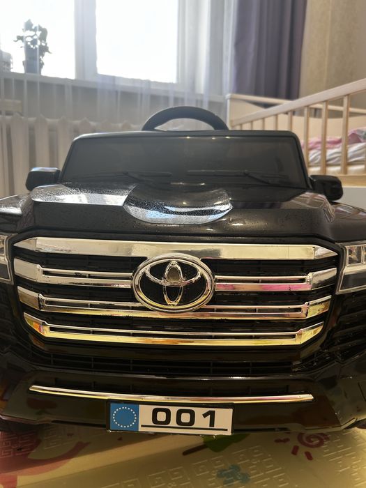 Автомобиль Toyota Land Cruiser