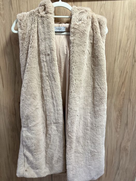 Пухен елек Reserved