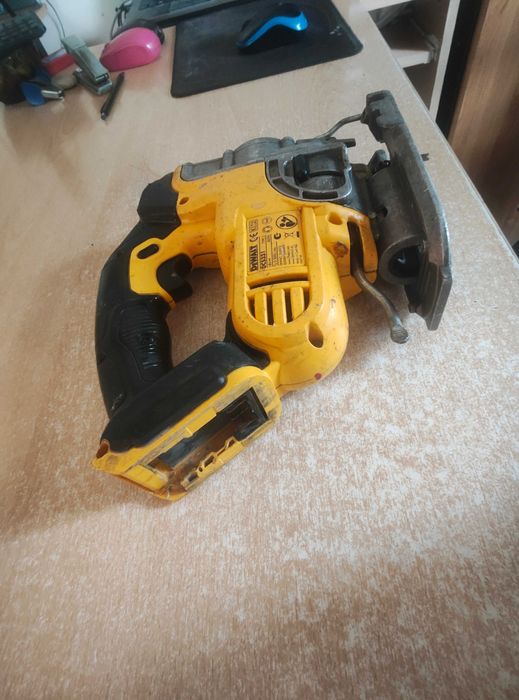 fierastrau pendular dewalt 18v dcs331