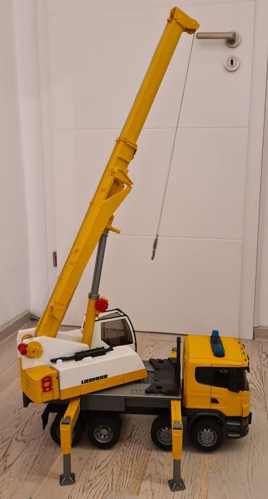 Macara Bruder Liebherr Scania