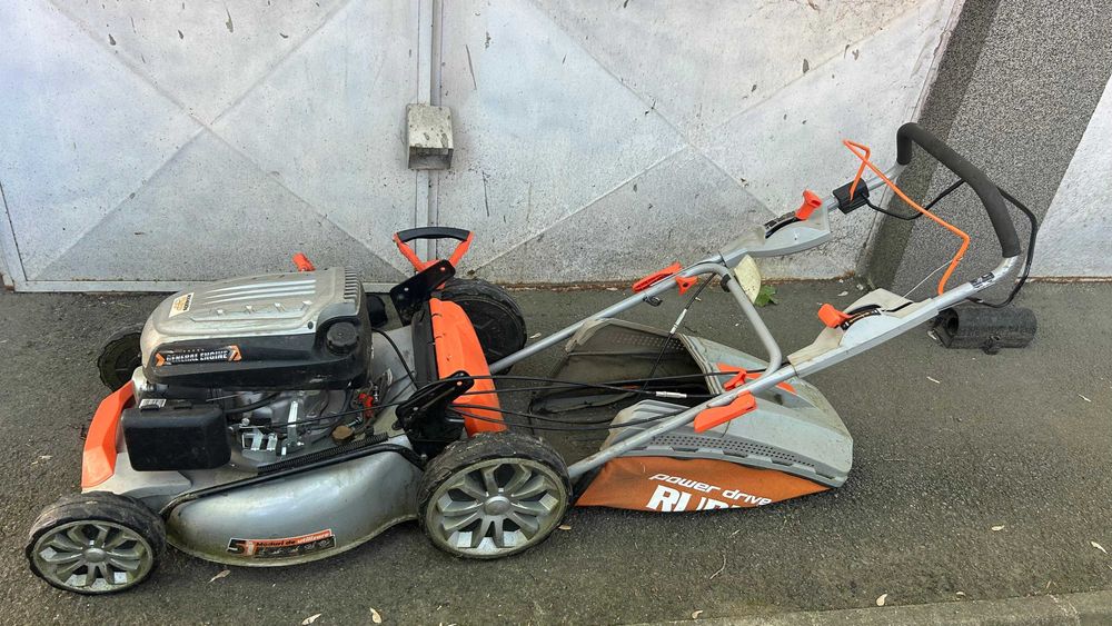 Masina de tuns iarba RURIS RX400S defecta