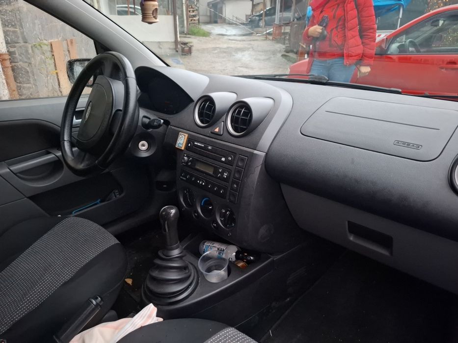 Форд фиеста 1.4  бензин