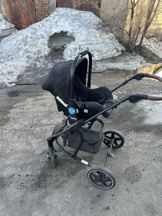 Продаю детскую коляску Tomix