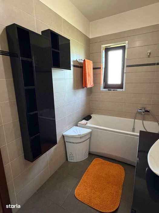 Apartament cu 2 camere, balcon deasupra pârâului și vedere spre pădure