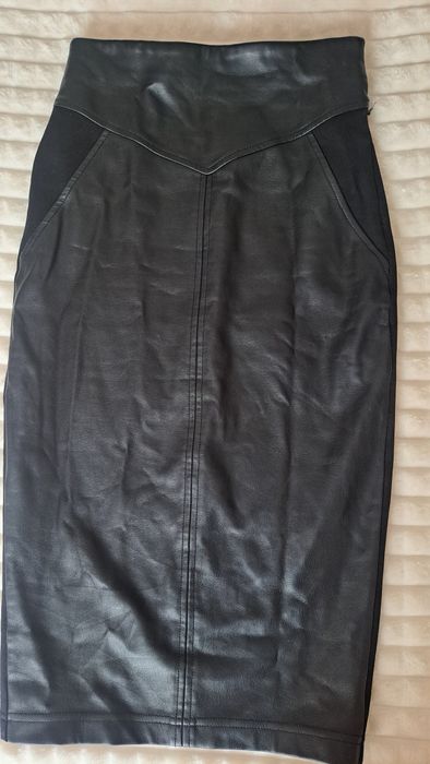 2 buc.  Fusta cu paiete/ piele