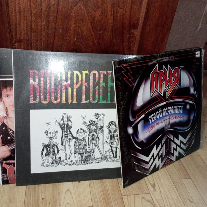 Виниловые диски и проигрыватель мелодия 103