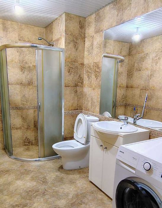 Дава се под наем Тристаен апартамент в Бургас, Изгрев - 95 кв.м за 306 € - Снимка #2