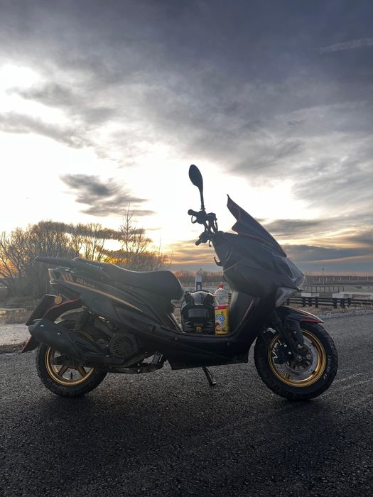 Продам скутер макси