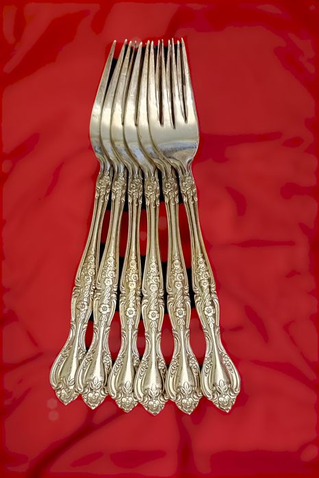 Вилици и ножове с позлата