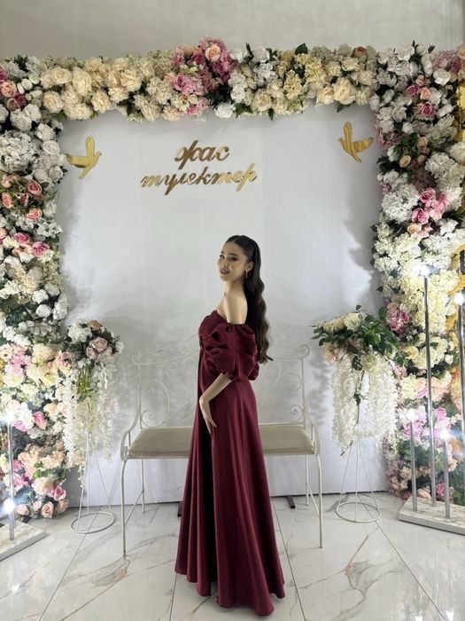 Красные вечернее платье