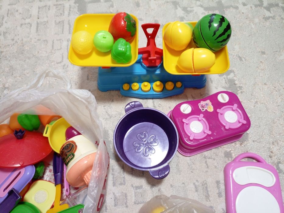 Детская посуда + овощи, фрукты.