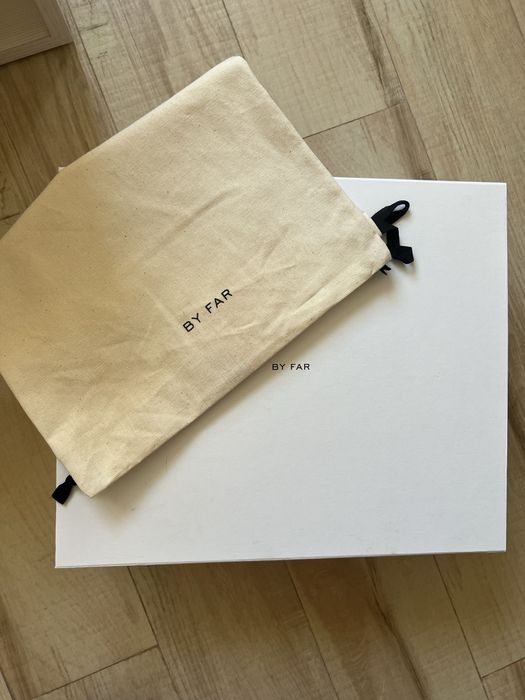 By Far лоуфъри от естествен кожа