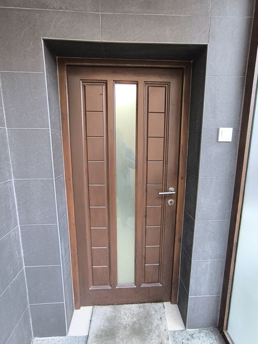 Входна дървена врата 90/200