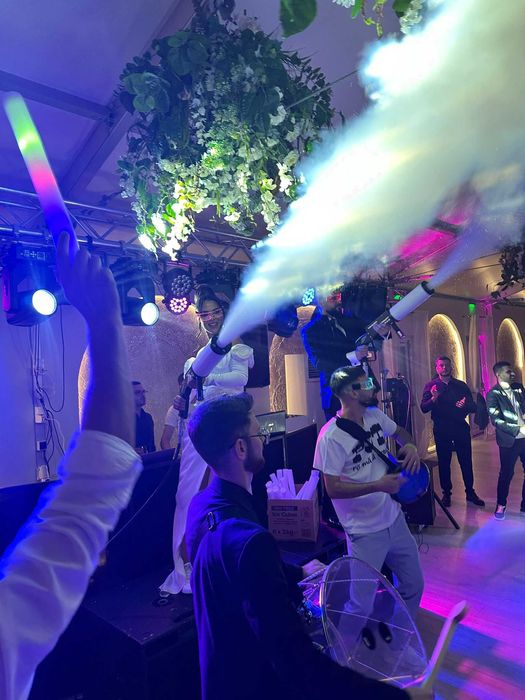 Dj-Mc,Scena,Ecran Led,Schela de Lumini,Sonorizare,PistoaleCO2 Band-uri