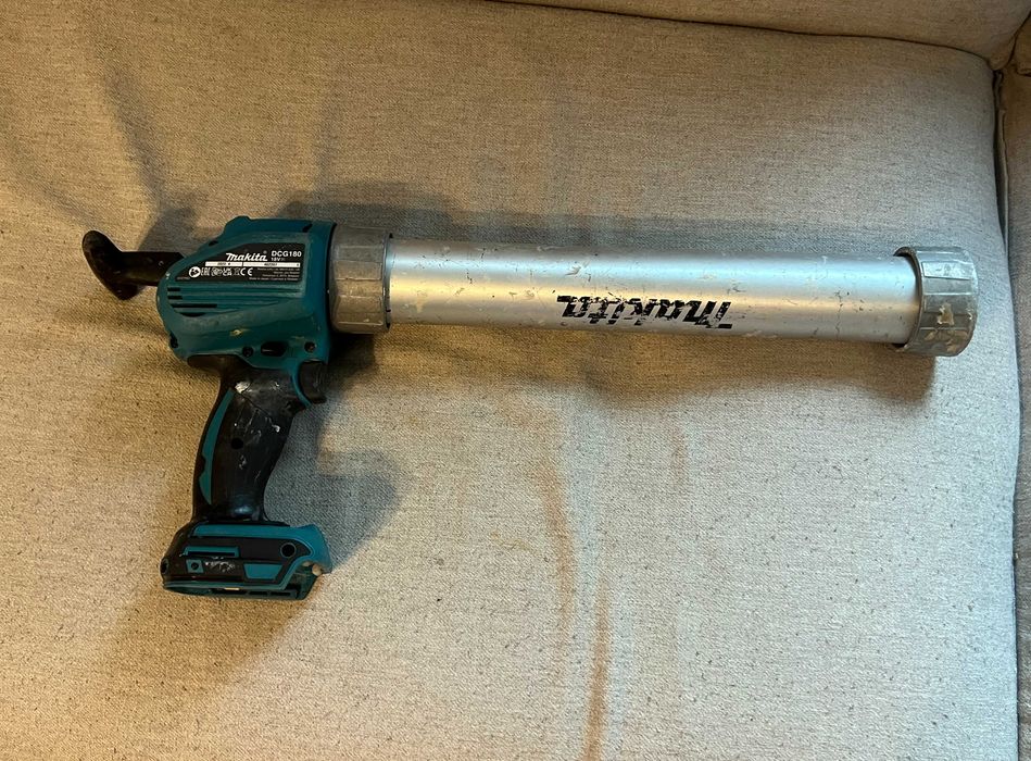 Pistol silicon Makita DCG180 18V LXT profesional doar corp