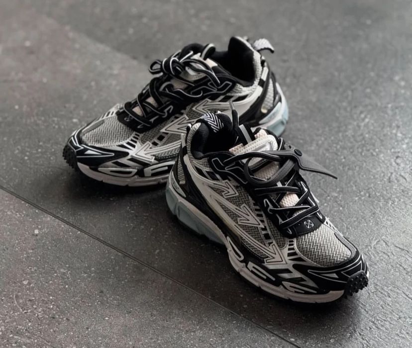 Off-White "Be Right Back&White