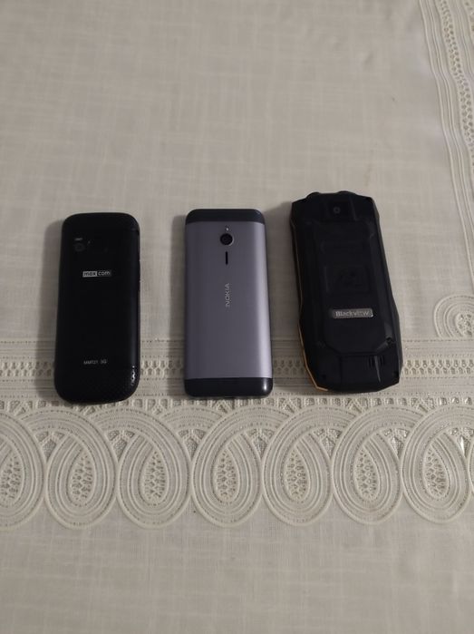 Telefoane cu butone aproape noi