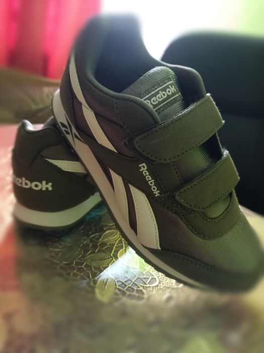 Vând Adidas Reebok