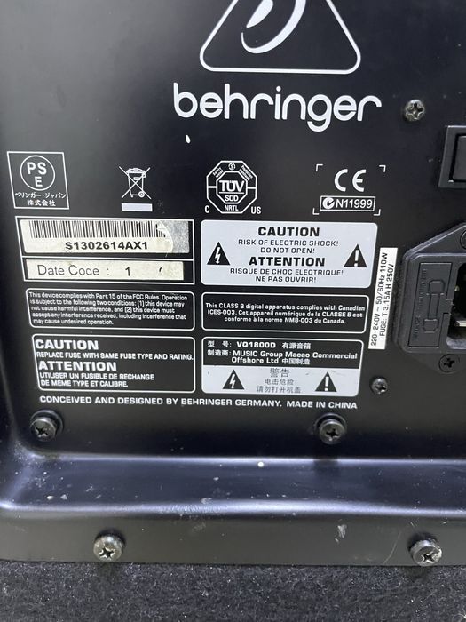 Активна Behringer 18”