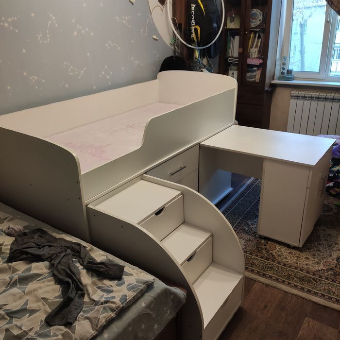 Кровать подросковая.