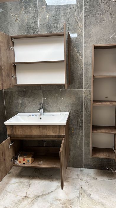 Комплект шкаф за баня с мивка