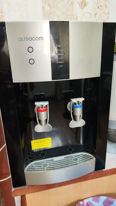 Диспенсер для воды ( кулер)