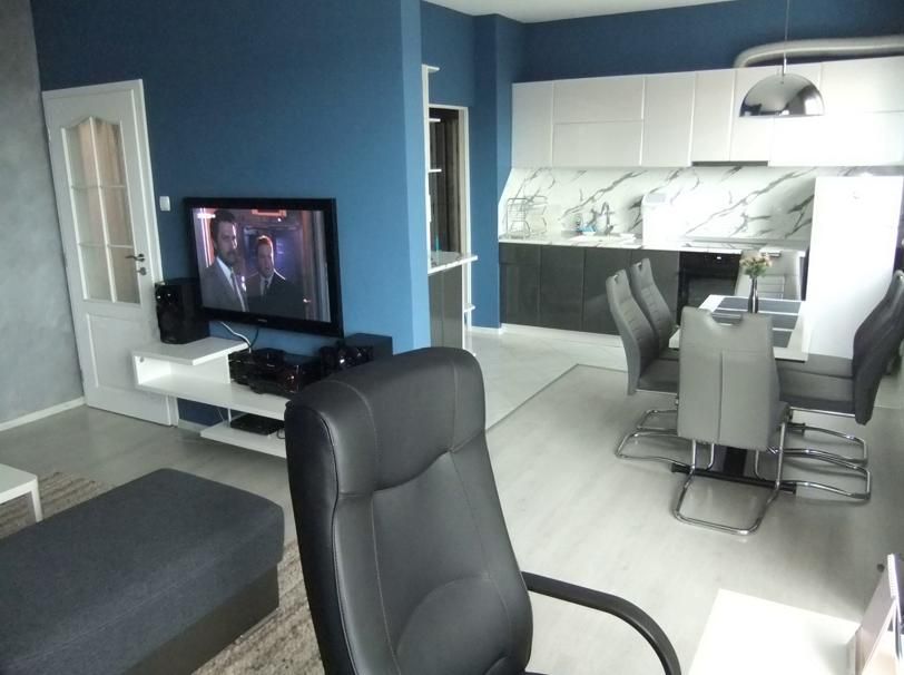 Дава се под наем Тристаен апартамент в Пловдив, Каменица 2 - 88 кв.м за 511 € - Снимка #1