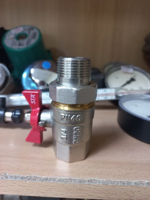 Вентиль шаровый с резьбой и сгоном