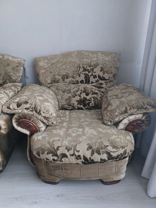 Продам комплект мягкой мебели