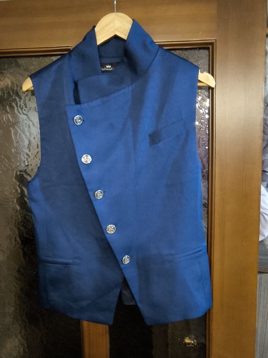 Продам жилетку для мальчика