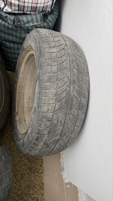 Шины зимние 215/60R16
