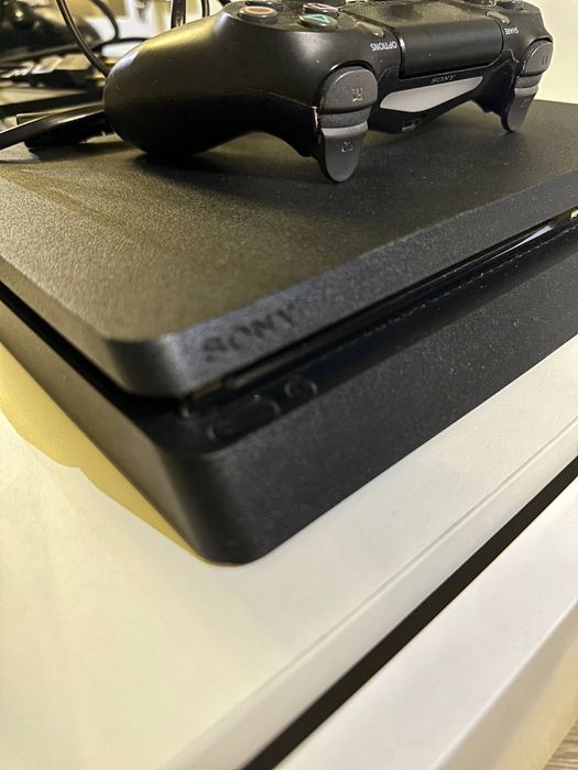 Продам PS4 Slim 1 тб