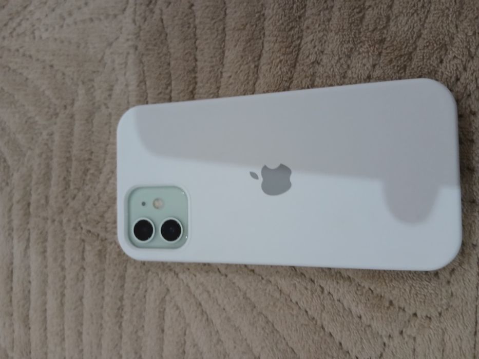 Продам  айфон  12