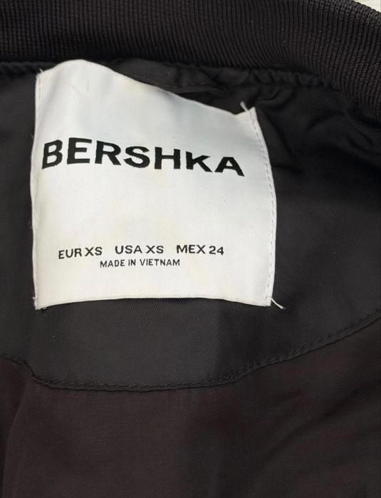 Бомбер черный Bershka