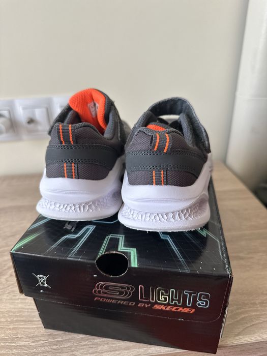 Светещи маратонки skechers