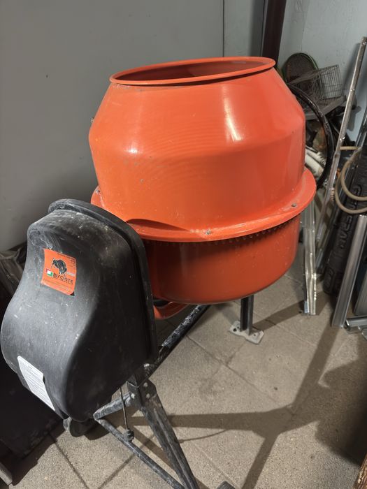Betoniera Bisonte BBY, 180 L, 230V, motor 800W, cuva din otel