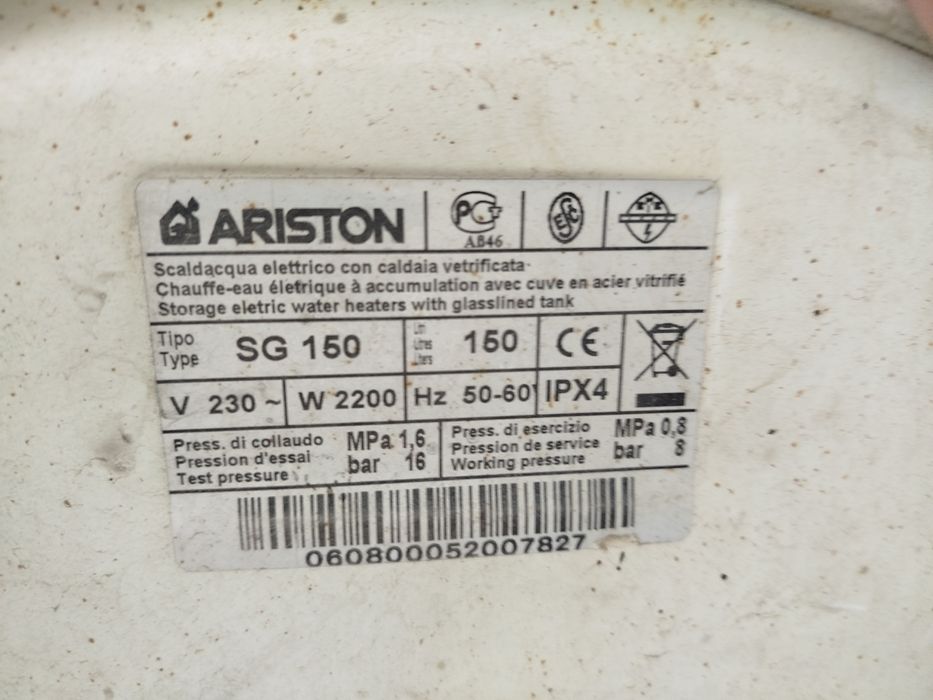 200 л водонагреватеть Ariston