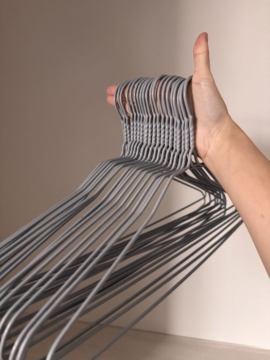 Вешалки плечики 20 шт. Вешалки с зажимом для брюк и юбок 5 шт.