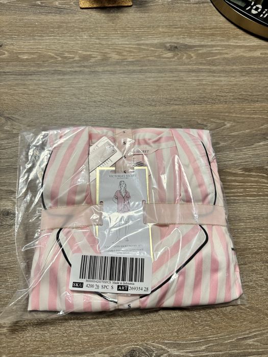 Pijamale Victoria’ s Secret roz
