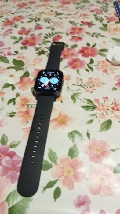 Se vinde răcitor de aer cu telecomanda și un ceas smart