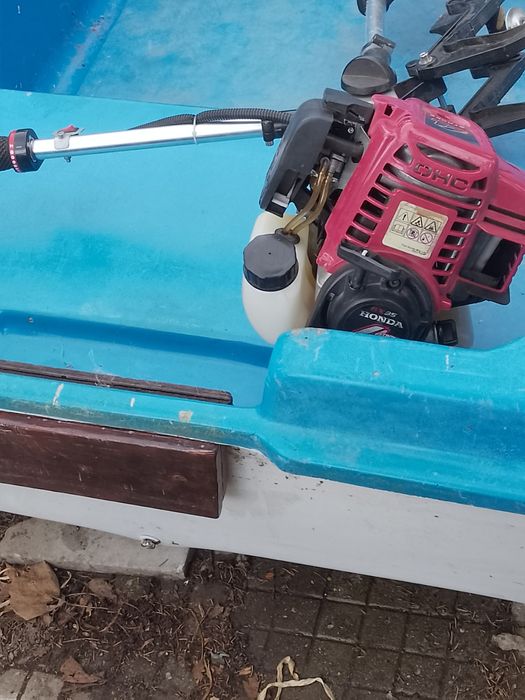 Лодка тримаран със двигател