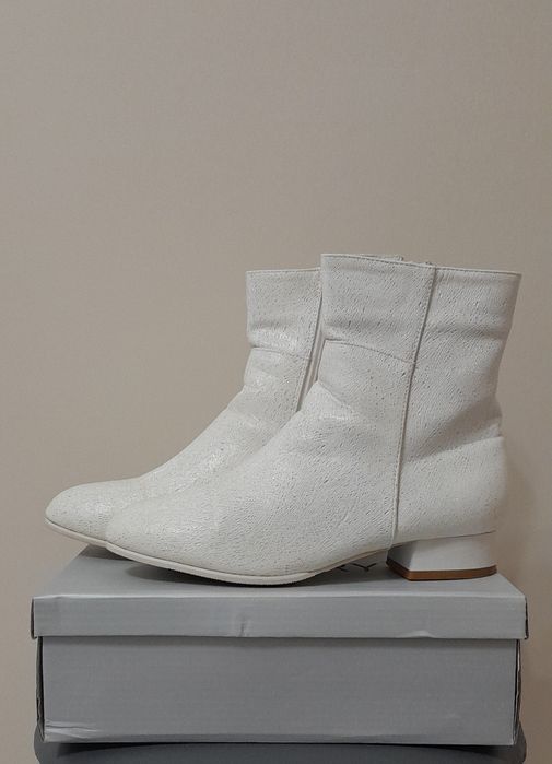 Демисезонная, женская обувь.