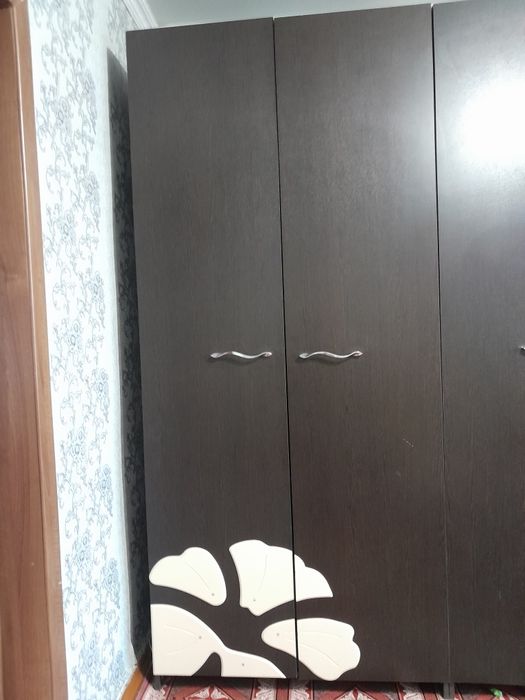 Продам большой шкаф