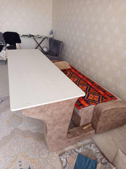 Продам диван стол в хорошем состоянии