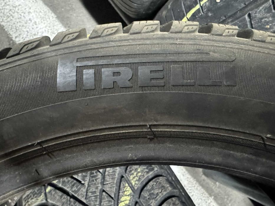 Vând set anvelope de iarnă Pirelli