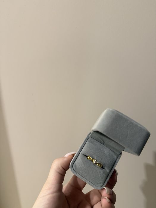 Золотое кольцо с бриллиантом  750 проба