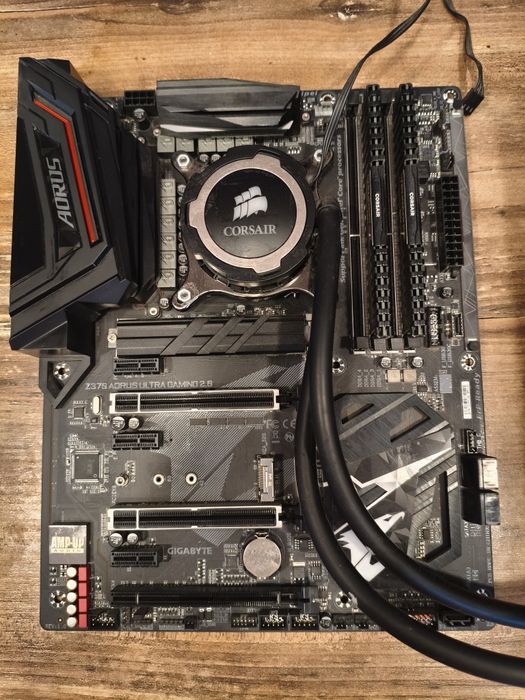 Kit Gaming / Aorus Z370 + I5 + Ram 16GB + cooler lichid