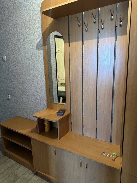 Продается шкаф прихожий